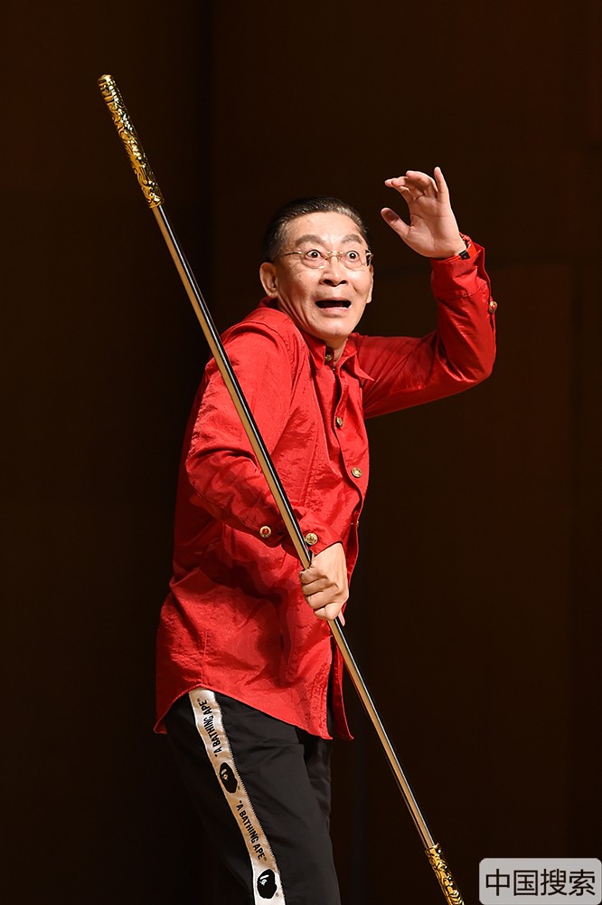 图为六小龄童表演“美猴王”经典动作。中国搜索宋家儒摄